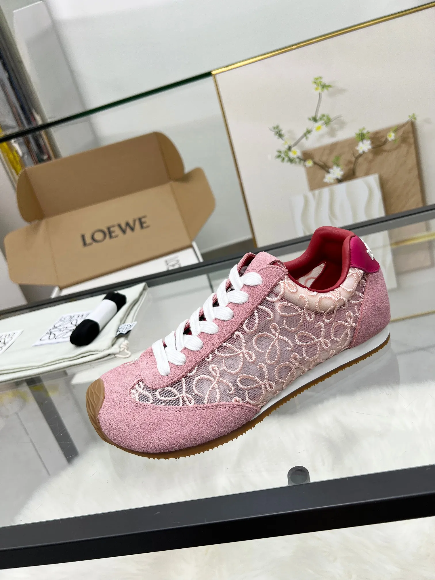 👟👟Ex-factory price 460👟👟 Men's size +10 2025 early spring new style, same style as Wang Yibo! Loewe Ballet Runner 2.0 sneakers for couples. New color matching retro series running shoes. Standard size: women's size 35-40, button +10. Men's size. 39-45, button ➕10.